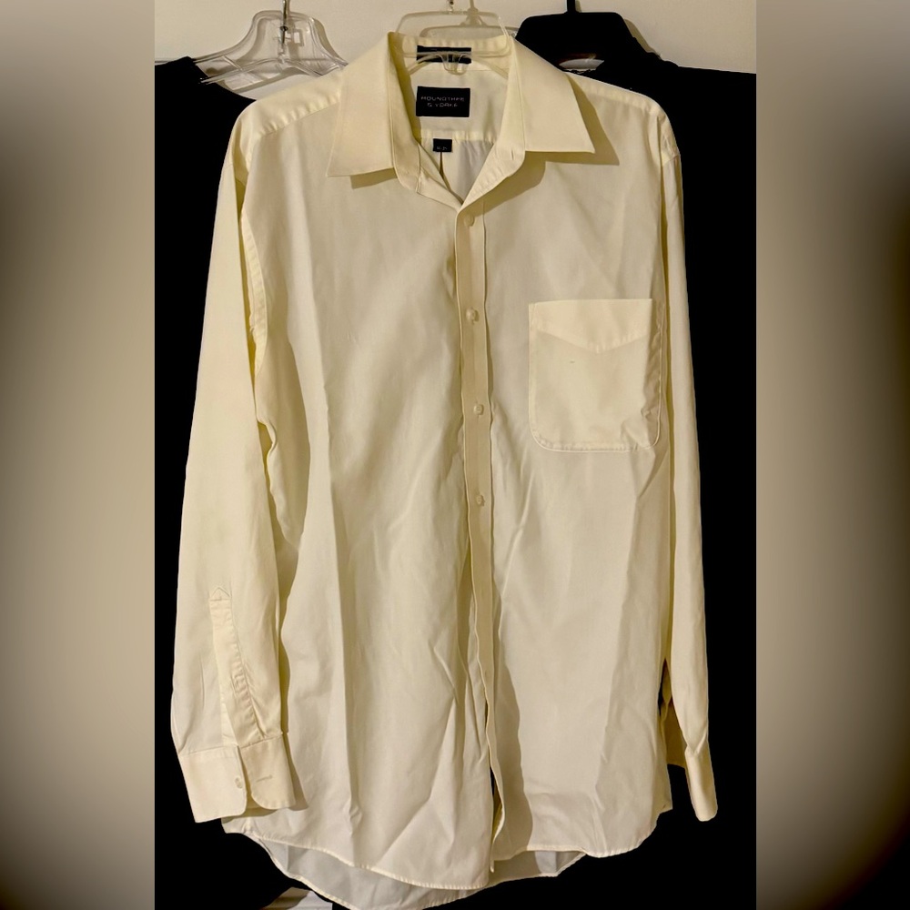 Roundtree & Yorke Cream Button Down Men’s Shirt. Size 16-35.